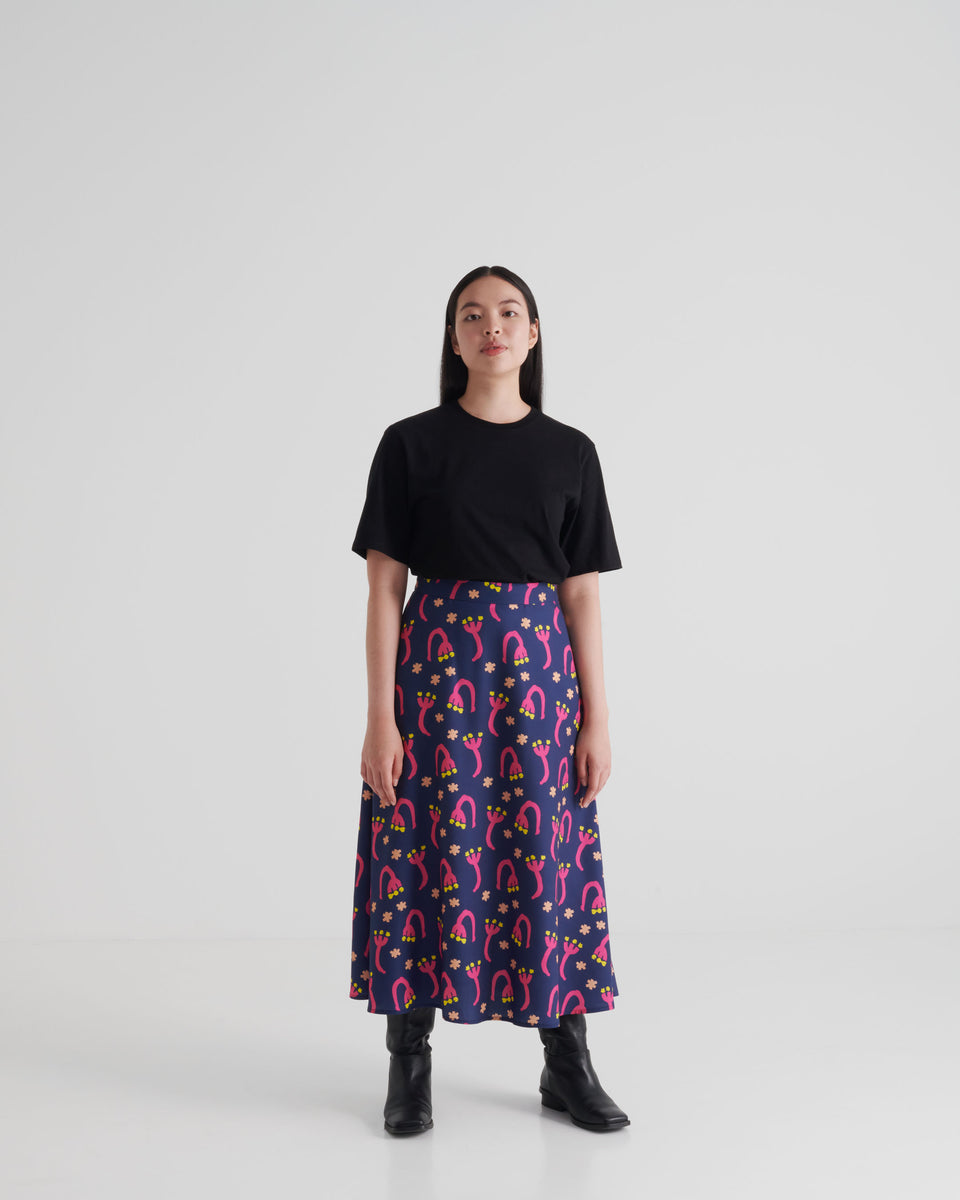 Samuji, Vivi, skirt, blue, print Taika, A-lined hem, vibrant colours, elastic band at the back, slant pockets, zipper on the side, lyocell