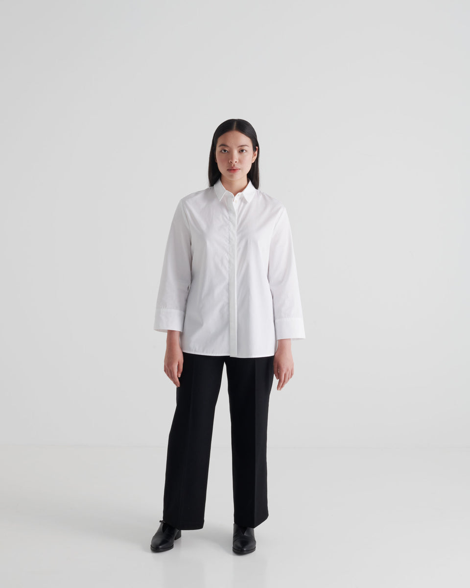 Samuji, Bibi Shirt, white, classic collar shirt, button-up shirt, poplin cotton, hidden buttons, small slit on side, made in Finland.