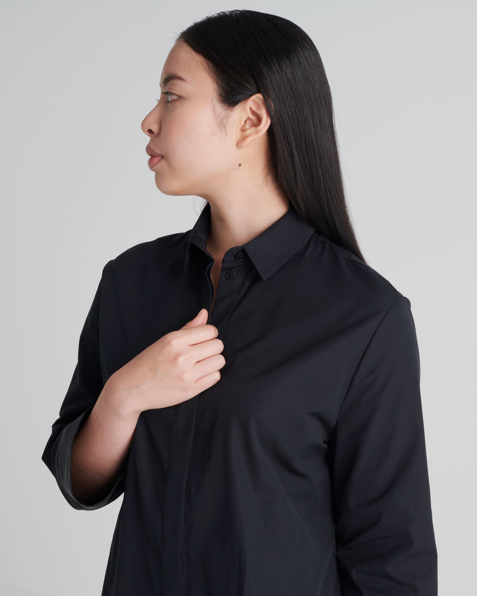 Samuji, Bibi Shirt, black, classic collar shirt, button-up shirt, poplin cotton, hidden buttons, small slit on side, made in Finland.